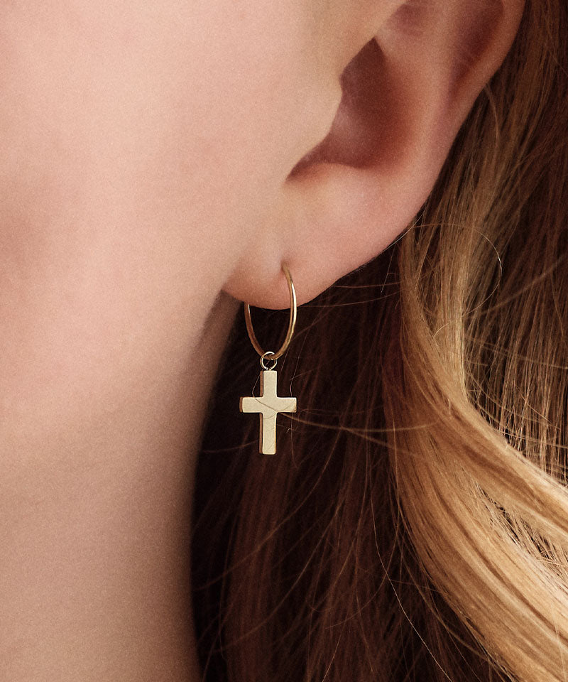 Gold Sleeper Pendant Cross 11mm
