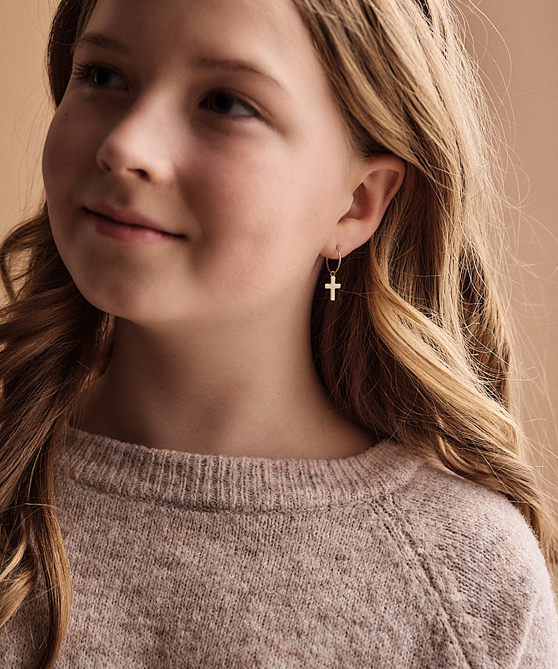 Gold Sleeper Pendant Cross 11mm