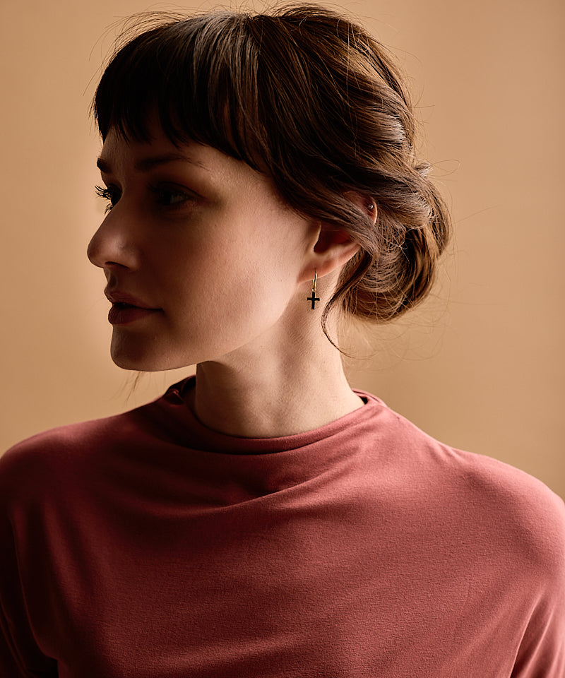 Gold Sleeper Pendant Cross 11mm